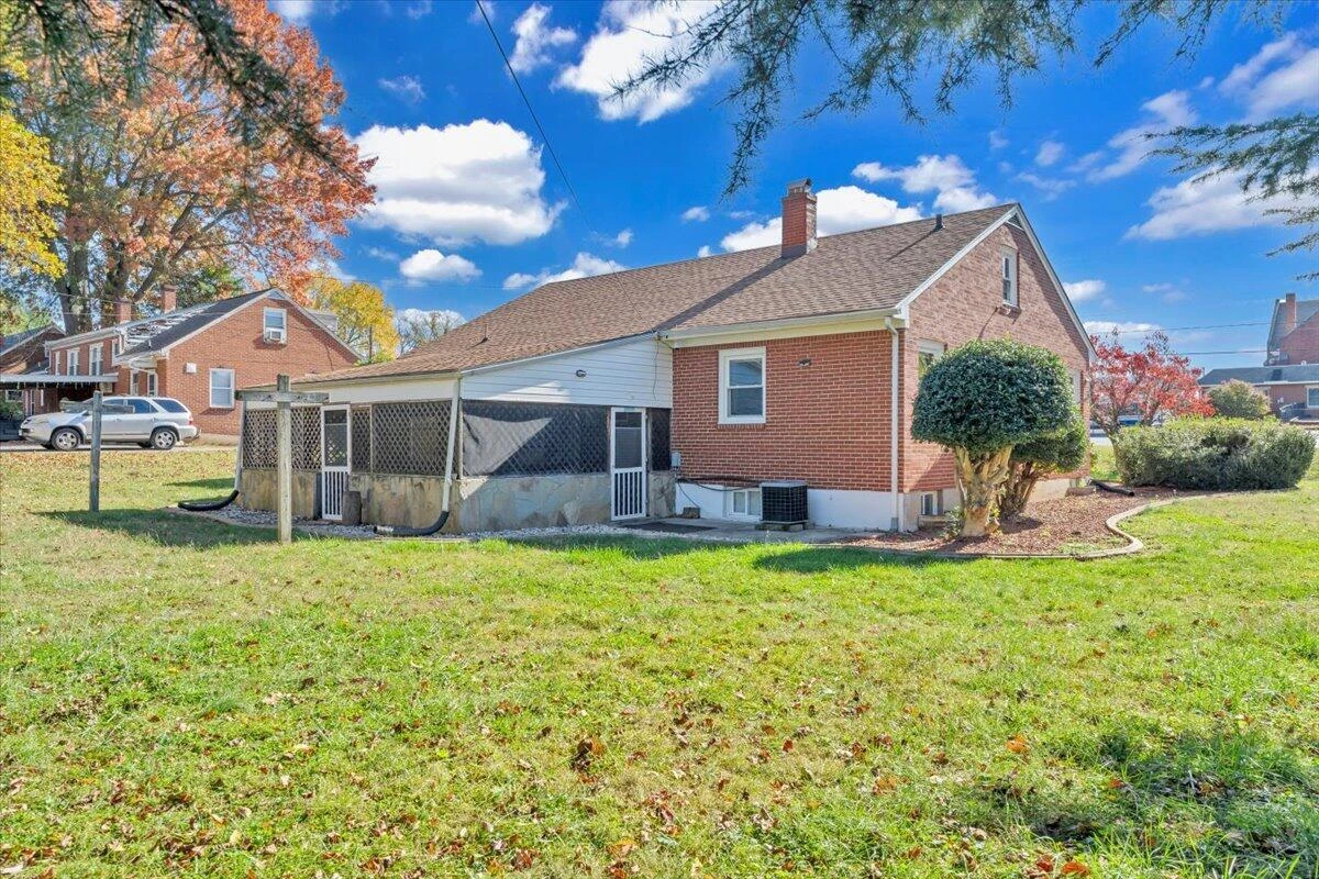 3110 Crockett AVE - Photo 35