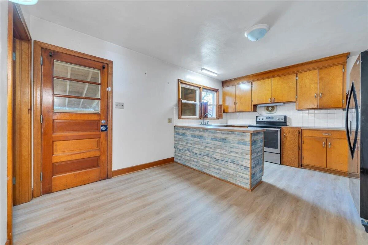 3110 Crockett AVE - Photo 7