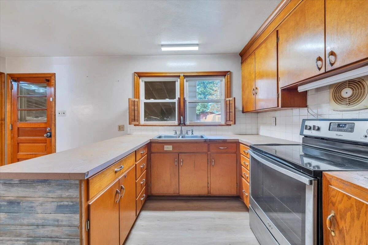 3110 Crockett AVE - Photo 9