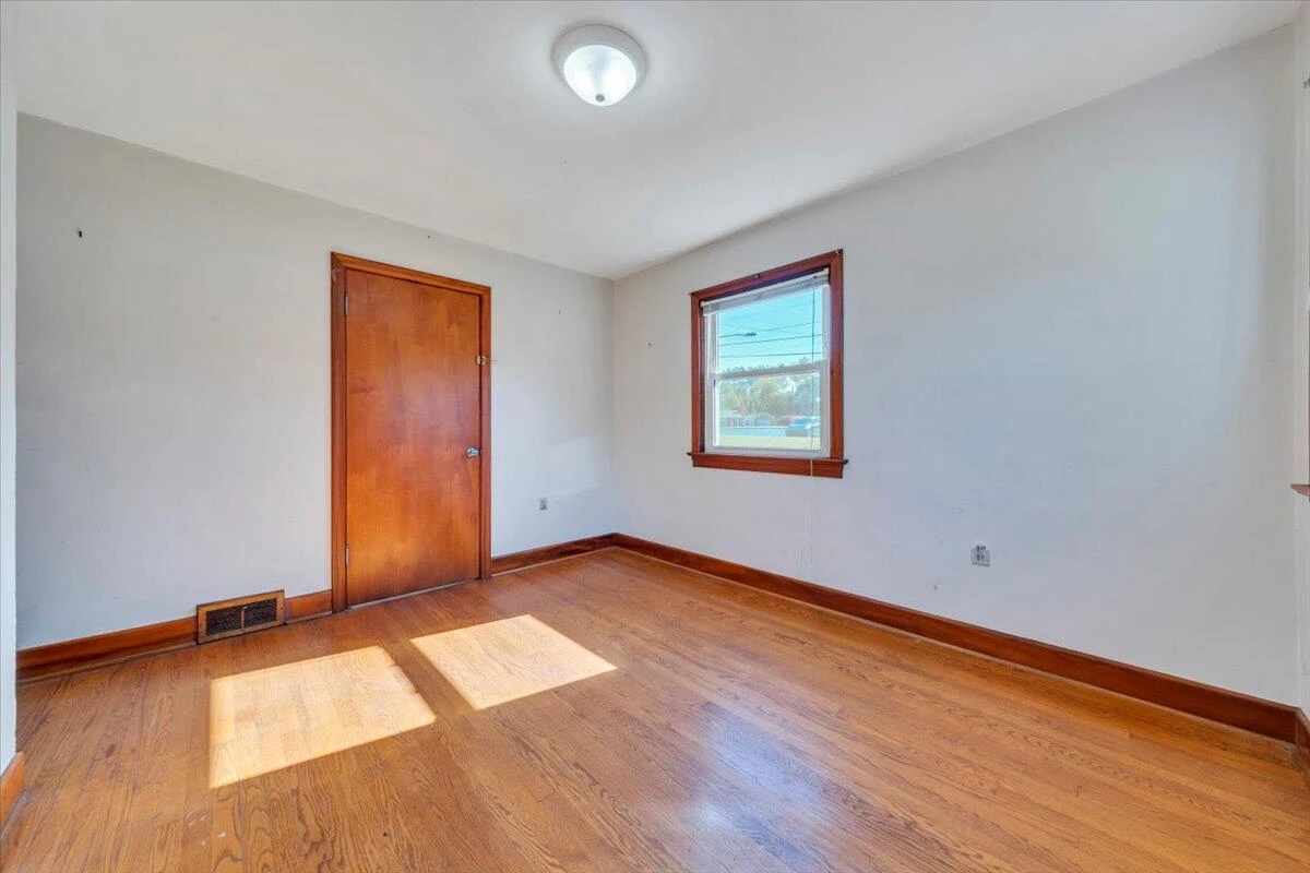 3110 Crockett AVE - Photo 11