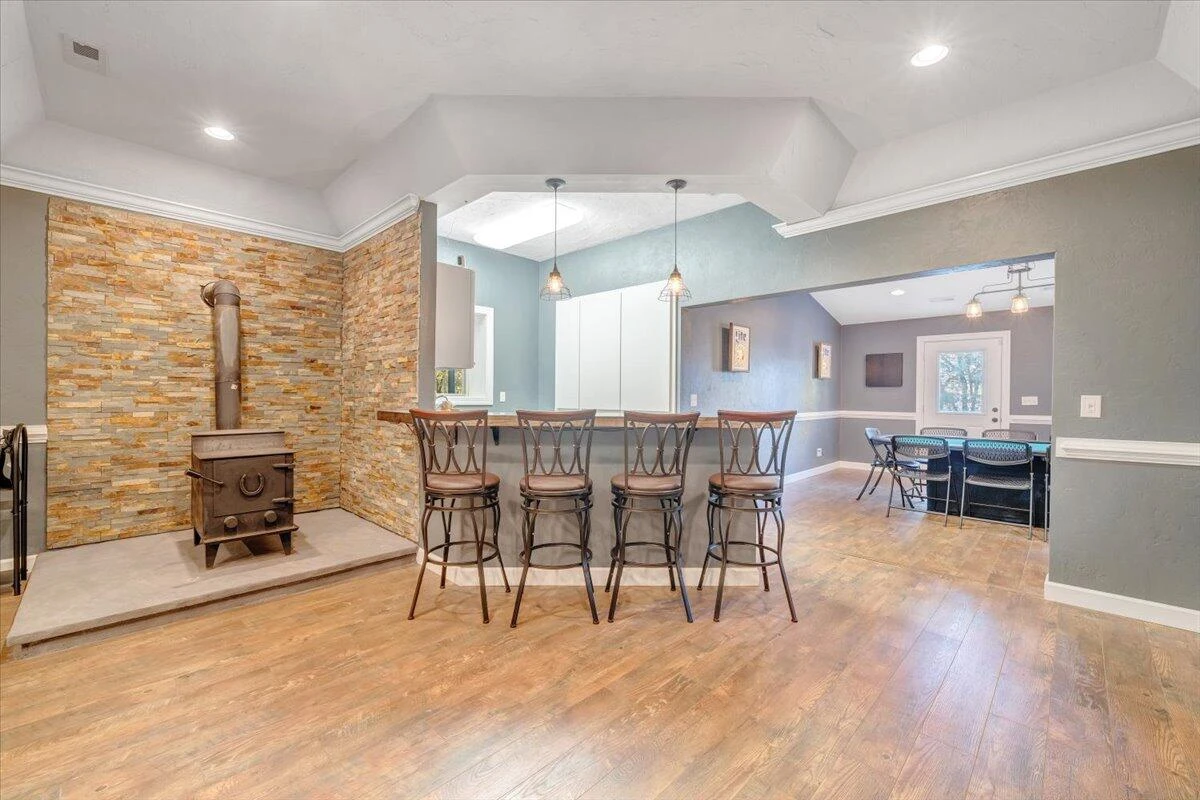 211 Woods Edge DR - Photo 13