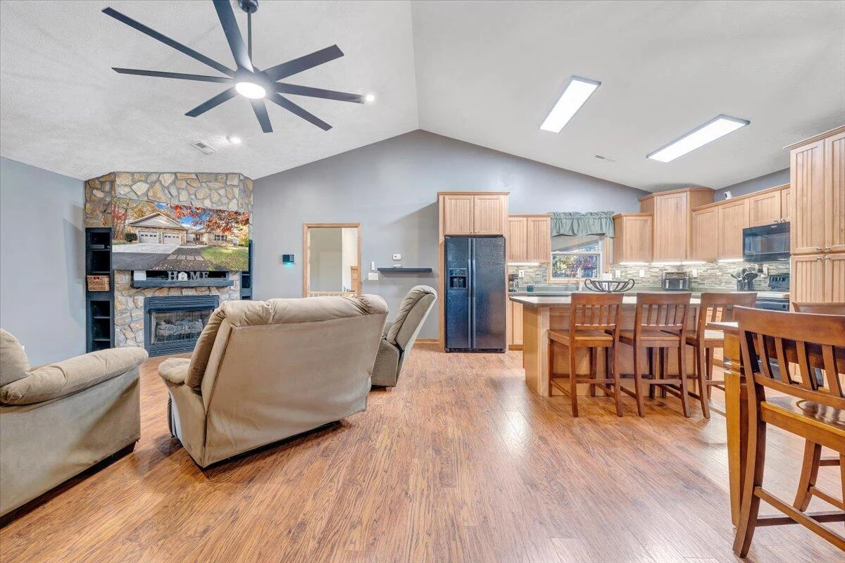 211 Woods Edge DR - Photo 21