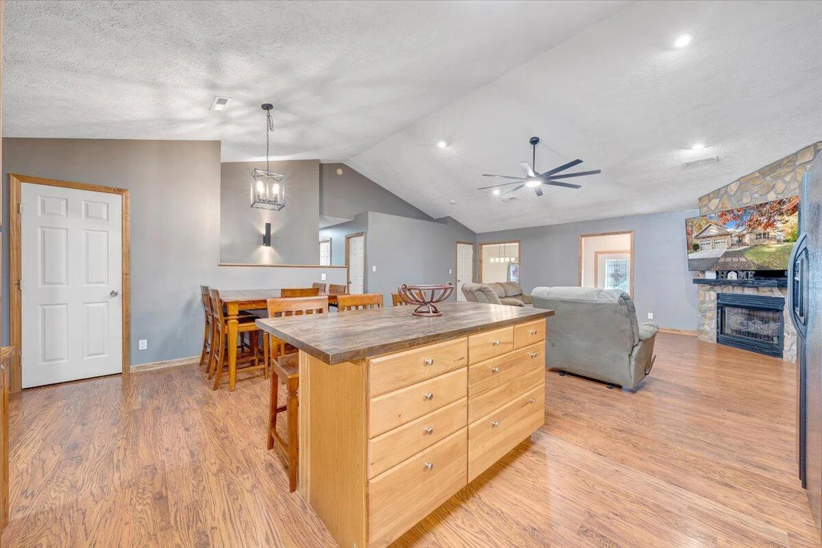 211 Woods Edge DR - Photo 23