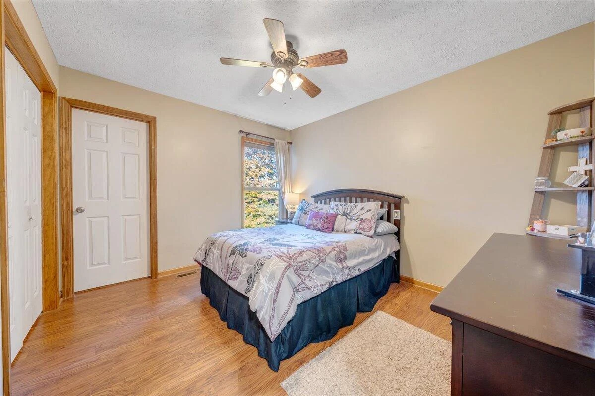 211 Woods Edge DR - Photo 34