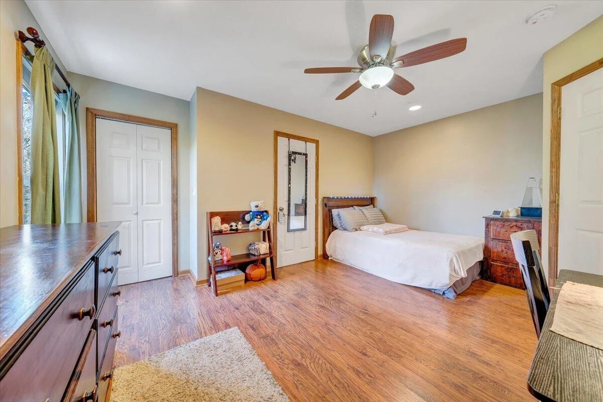 211 Woods Edge DR - Photo 37