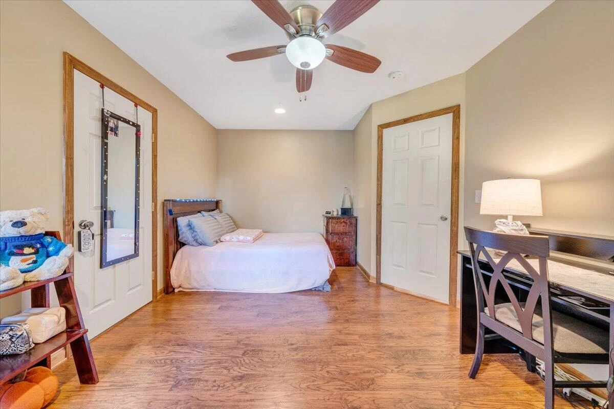 211 Woods Edge DR - Photo 38