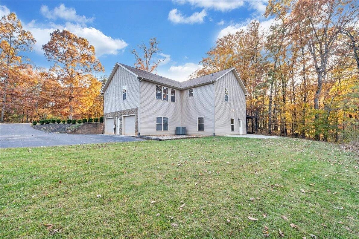 211 Woods Edge DR - Photo 52