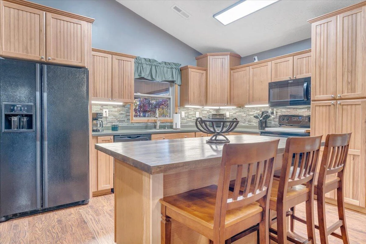 211 Woods Edge DR - Photo 8