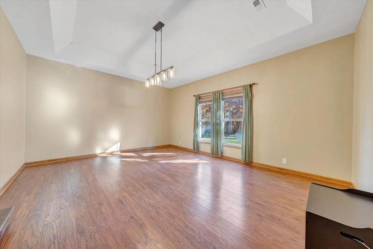 211 Woods Edge DR - Photo 9