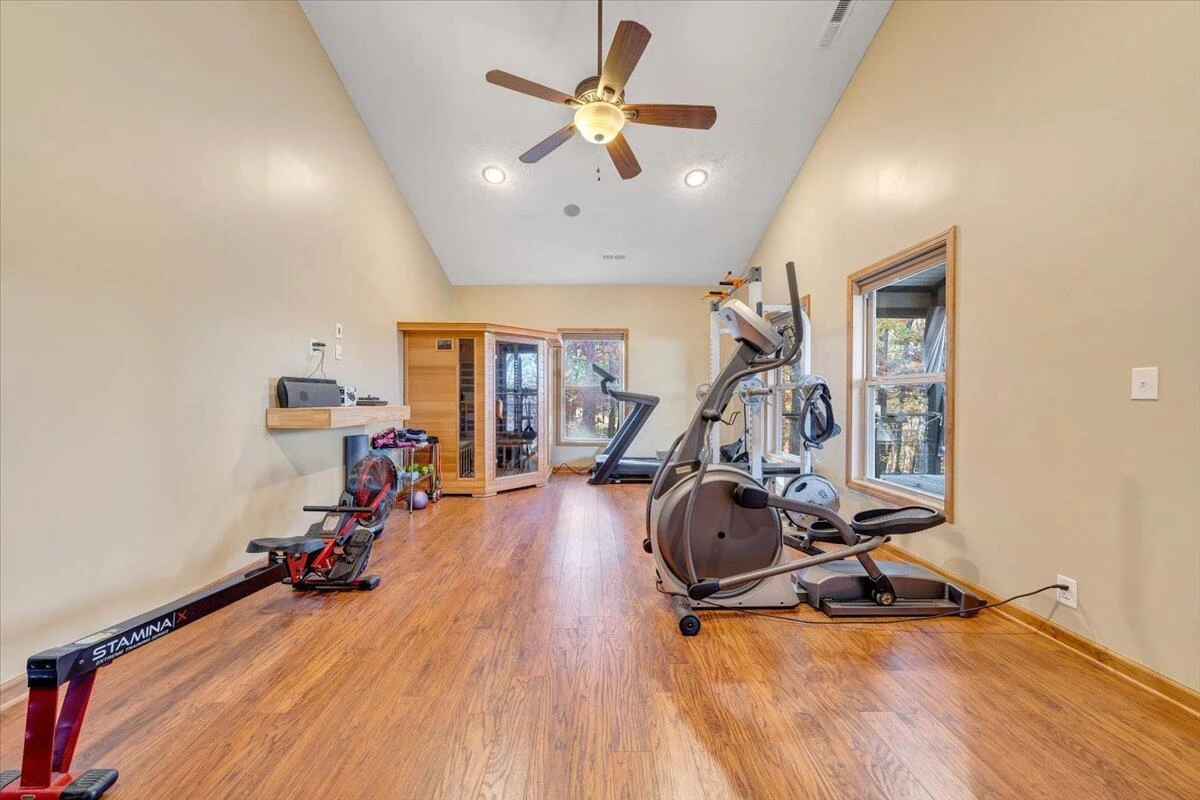 211 Woods Edge DR - Photo 10