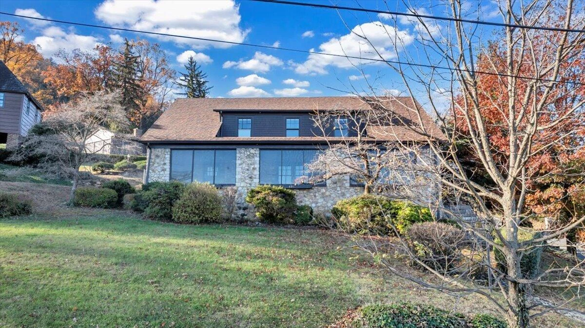 601 Camilla AVE - Photo 2