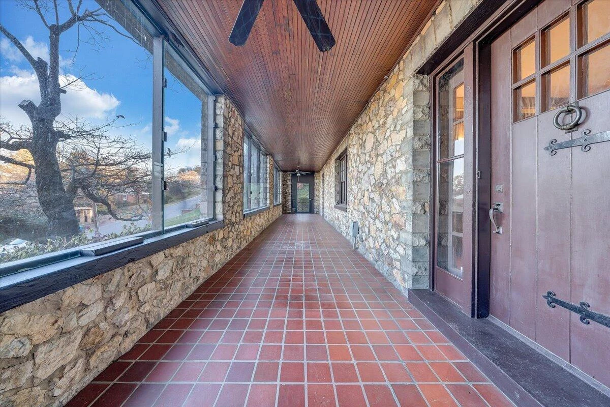 601 Camilla AVE - Photo 3