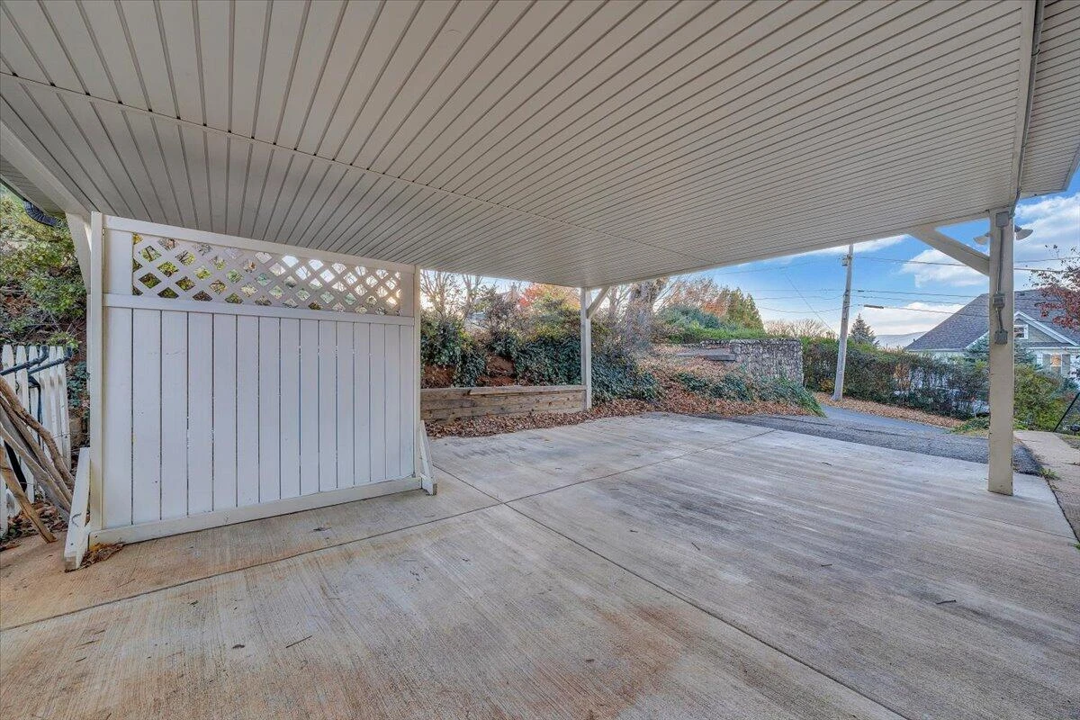 601 Camilla AVE - Photo 45