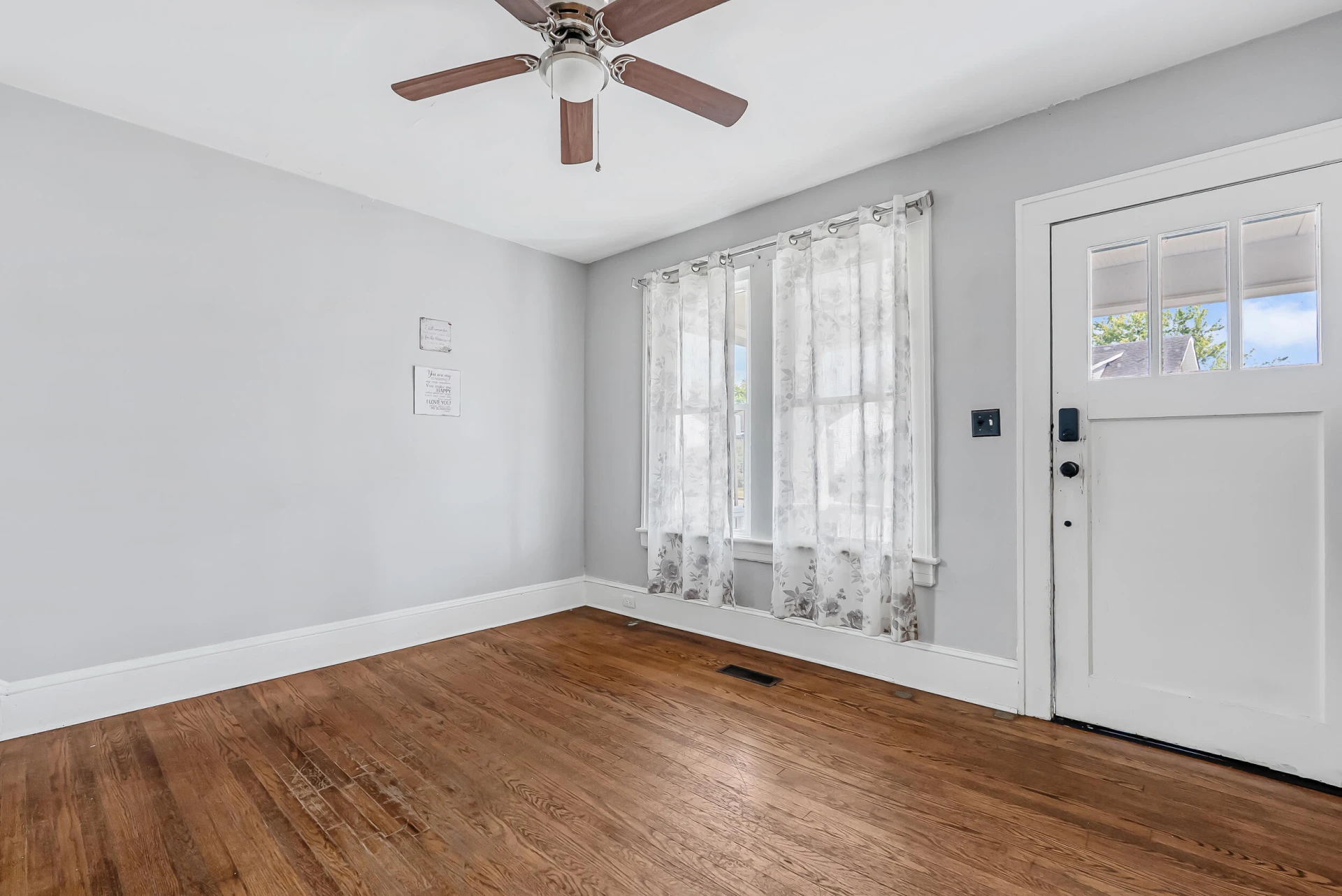 1440 Greenbrier AVE - Photo 2