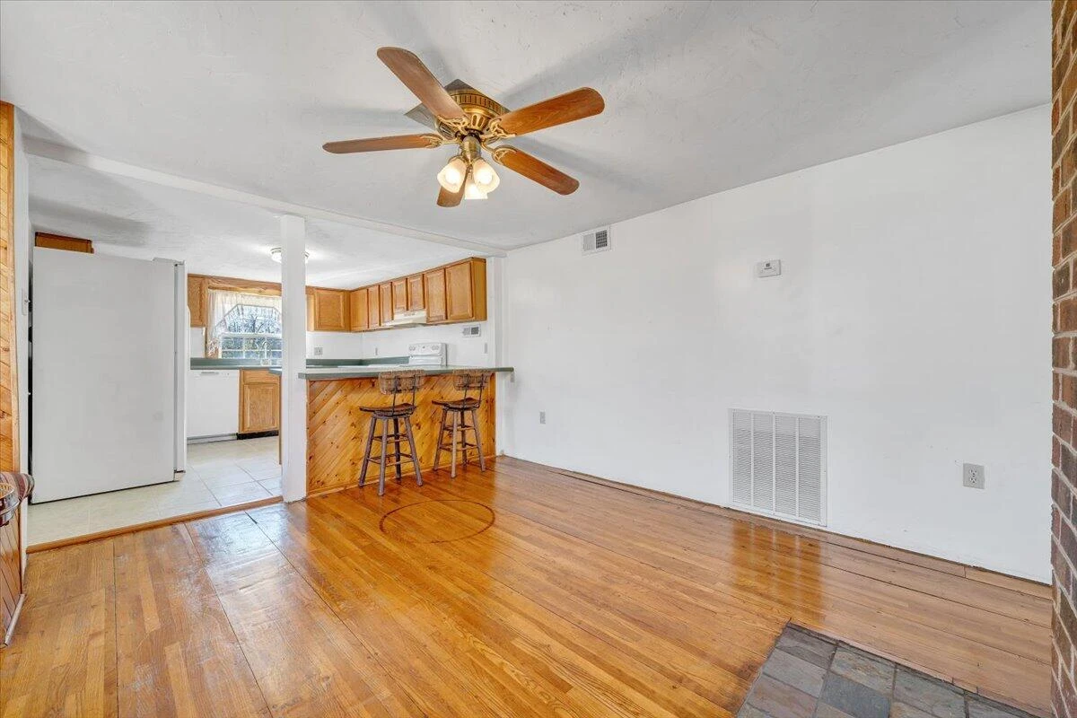112 Hancock ST - Photo 10