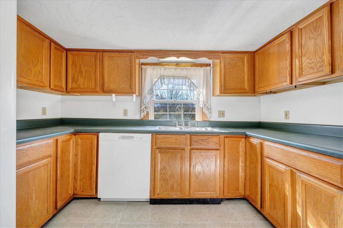 112 Hancock ST - Photo 12