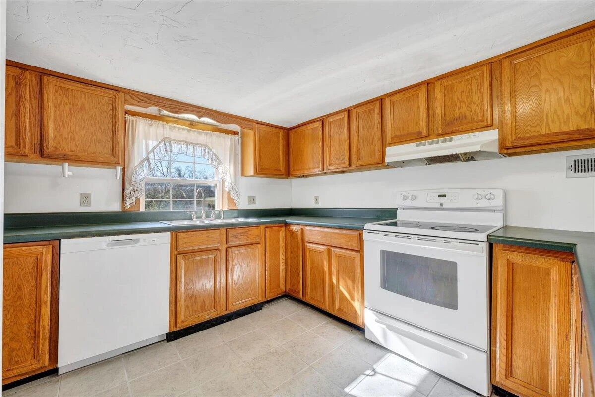 112 Hancock ST - Photo 13