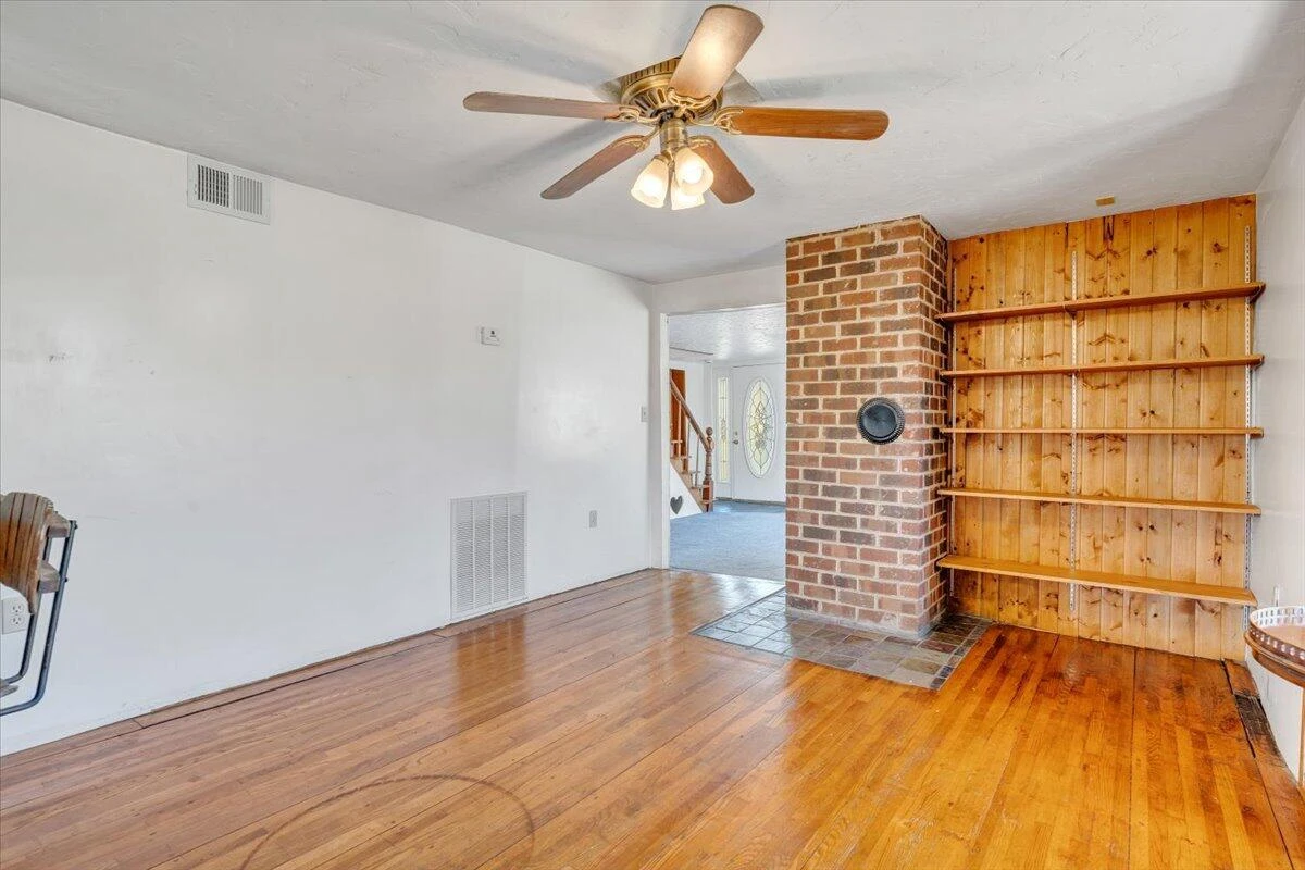 112 Hancock ST - Photo 16