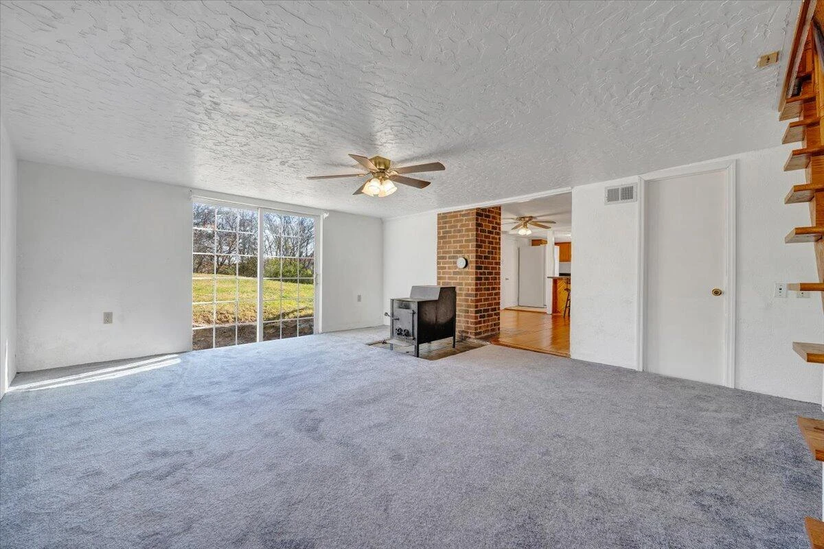 112 Hancock ST - Photo 3