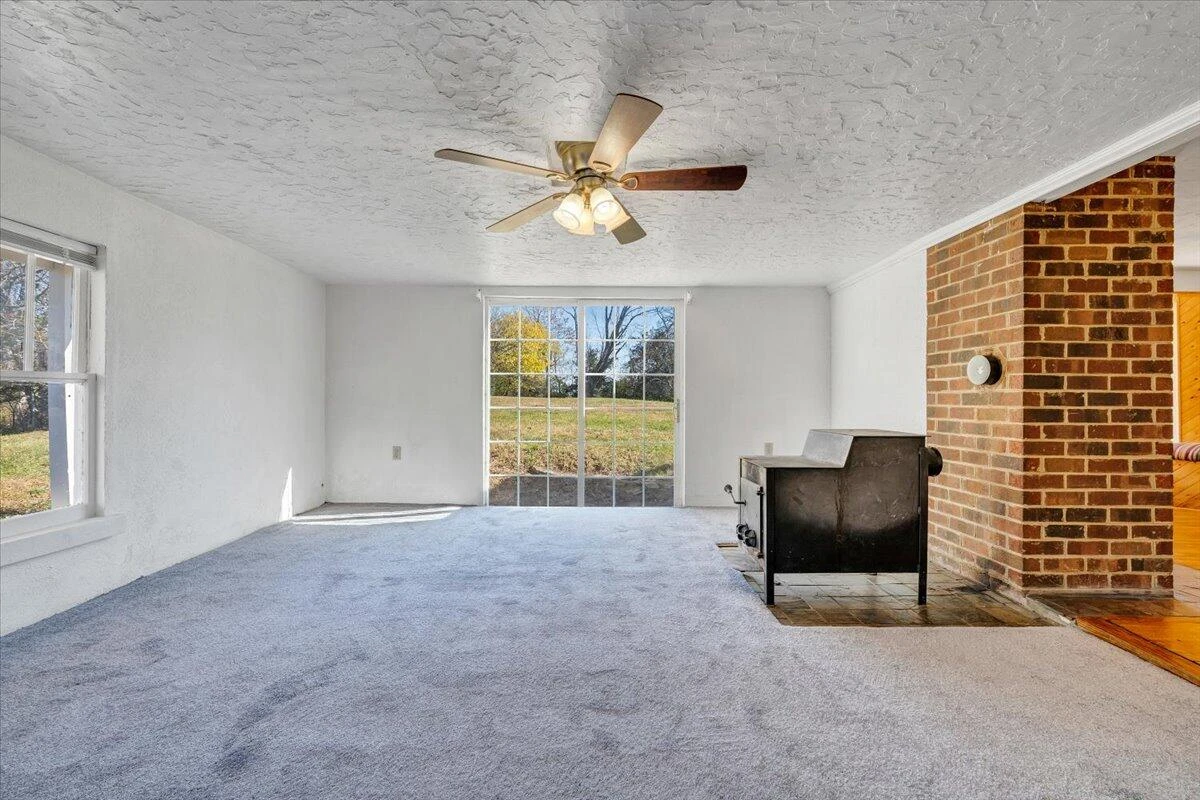 112 Hancock ST - Photo 5