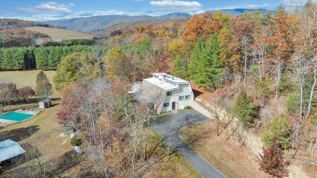 549 Clydes RD