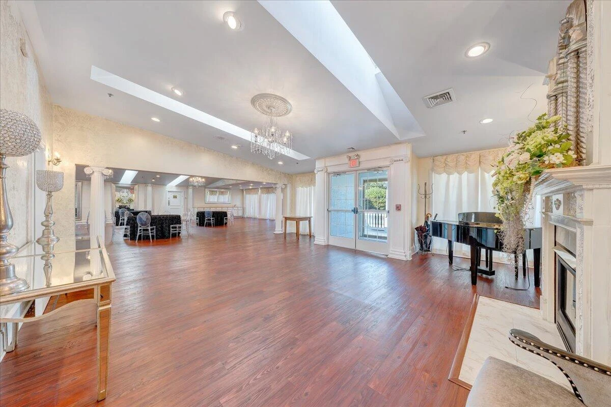 812 MAIN ST - Photo 28