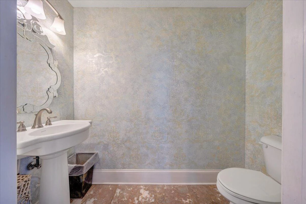 812 MAIN ST - Photo 29
