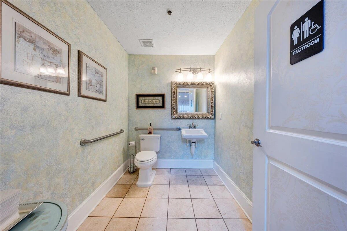 812 MAIN ST - Photo 30