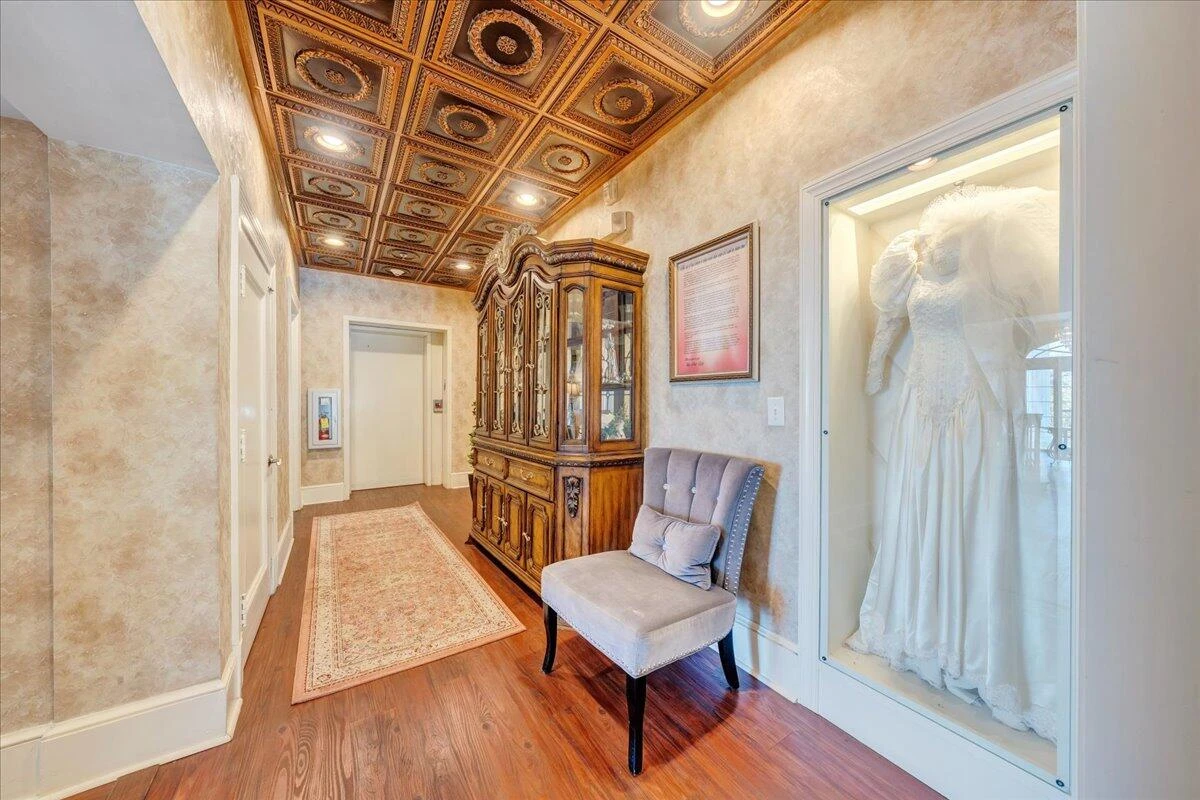 812 MAIN ST - Photo 39