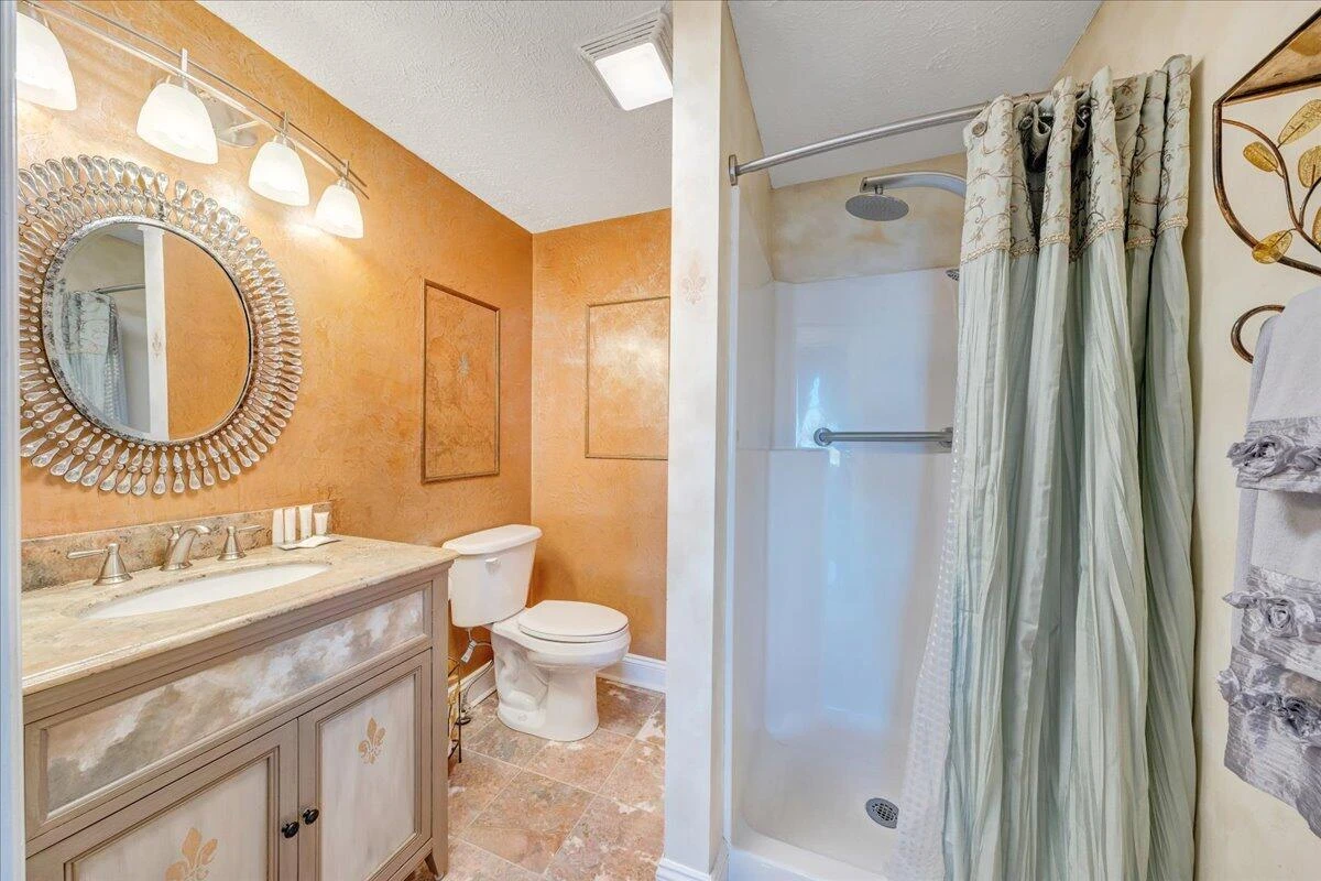 812 MAIN ST - Photo 51