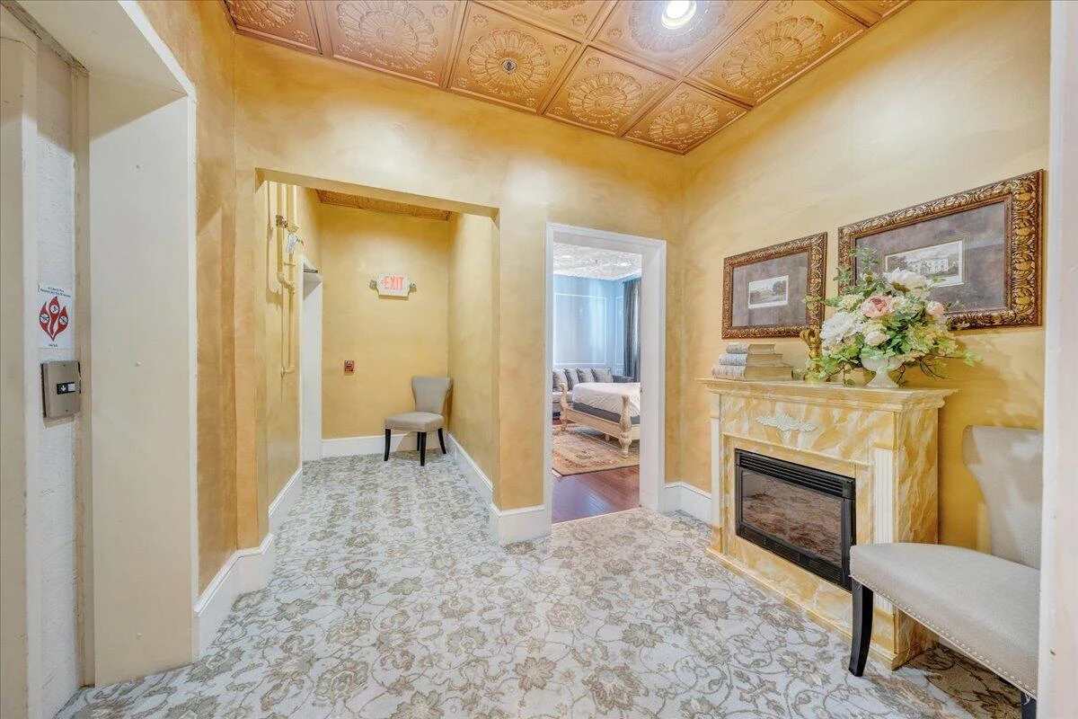 812 MAIN ST - Photo 56