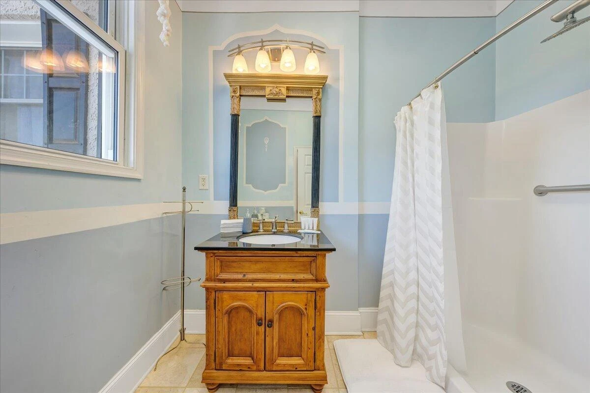 812 MAIN ST - Photo 59