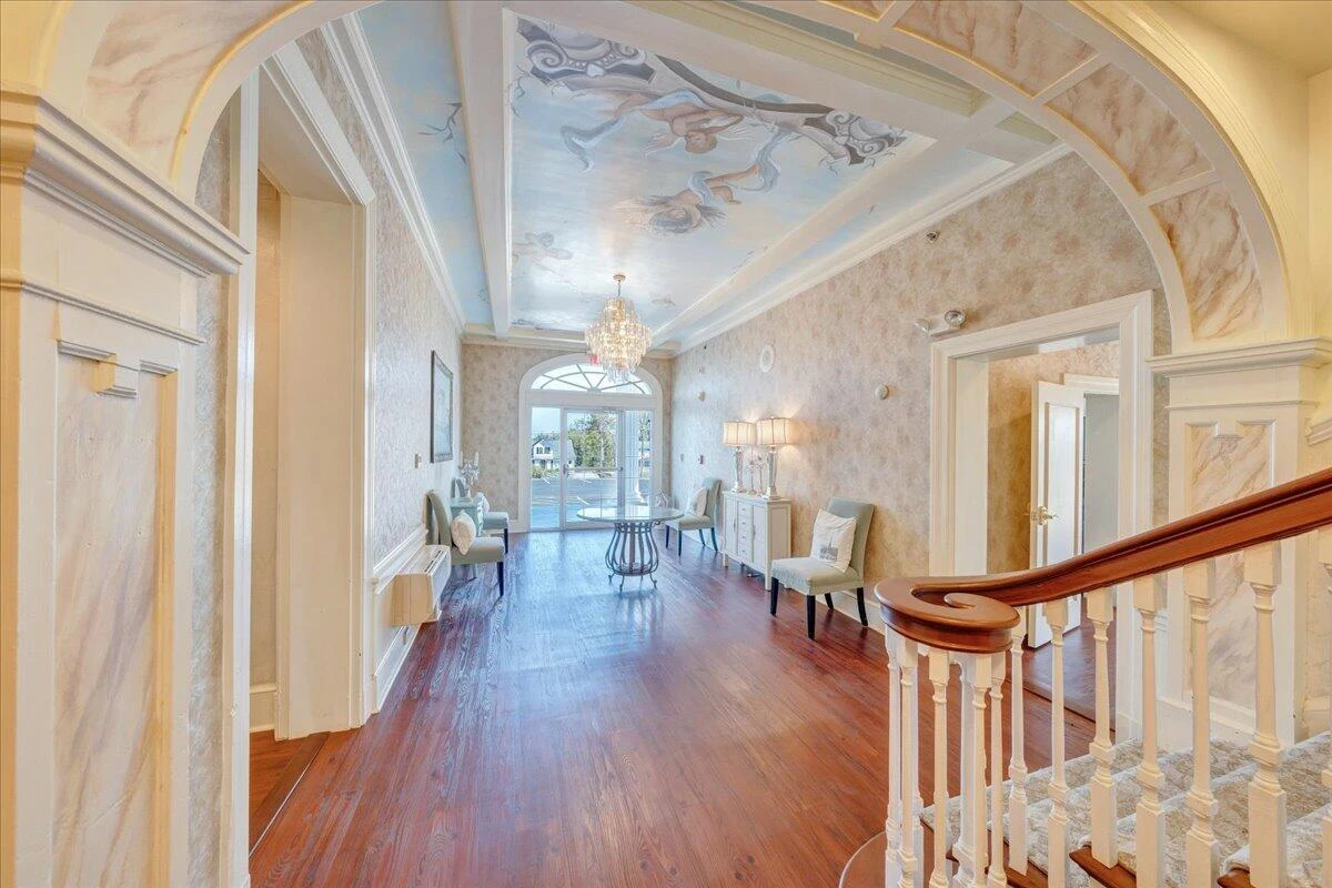 812 MAIN ST - Photo 8