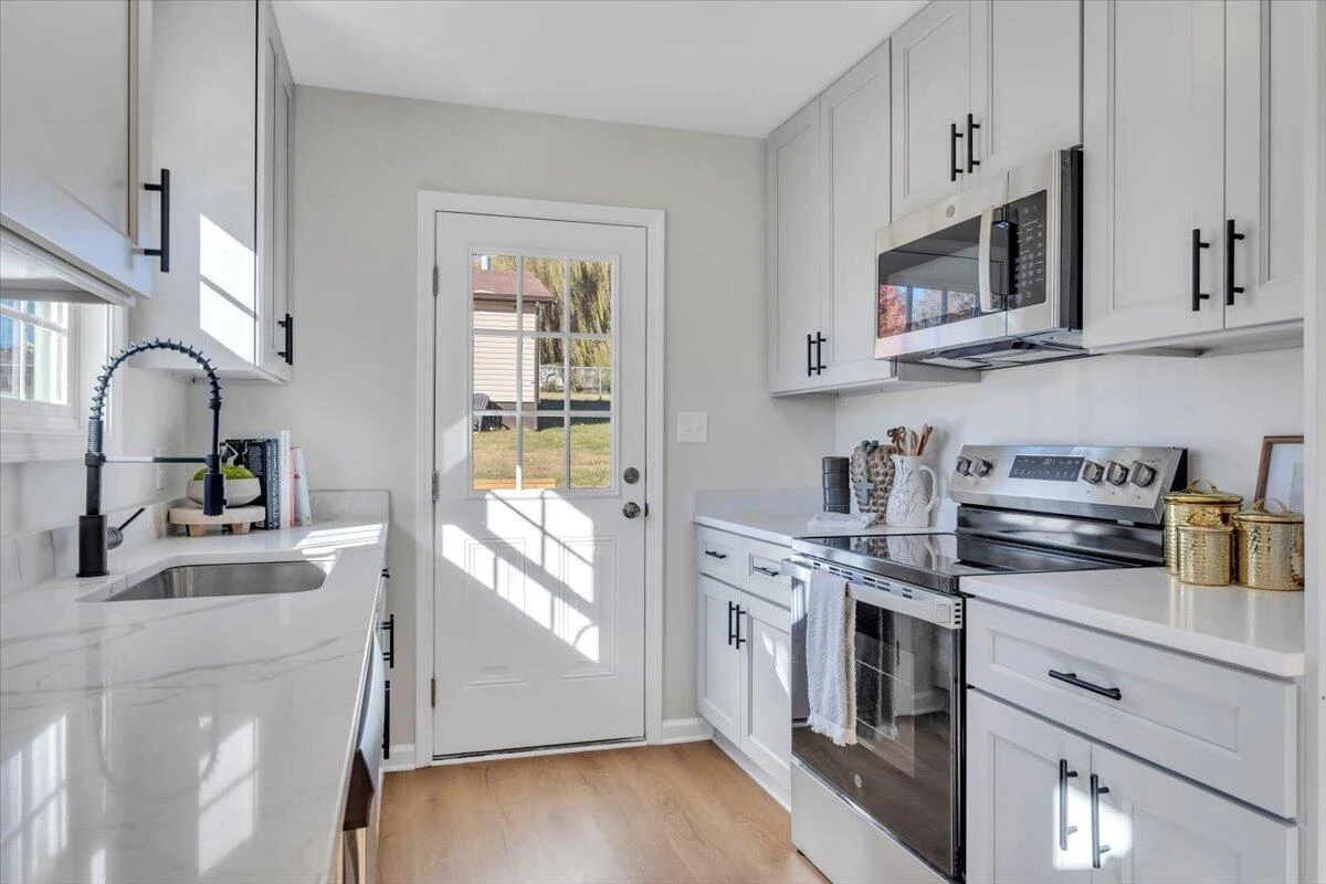 3527 Troutland AVE - Photo 11