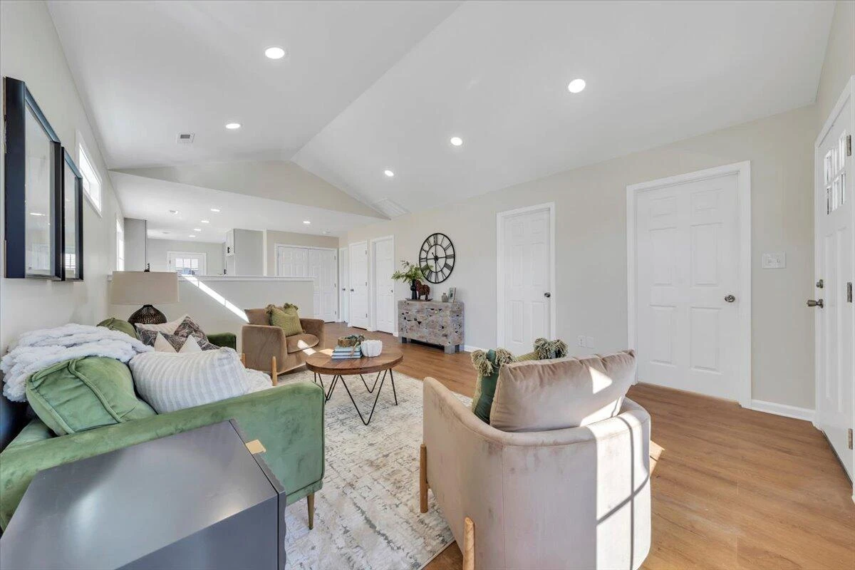3527 Troutland AVE - Photo 4
