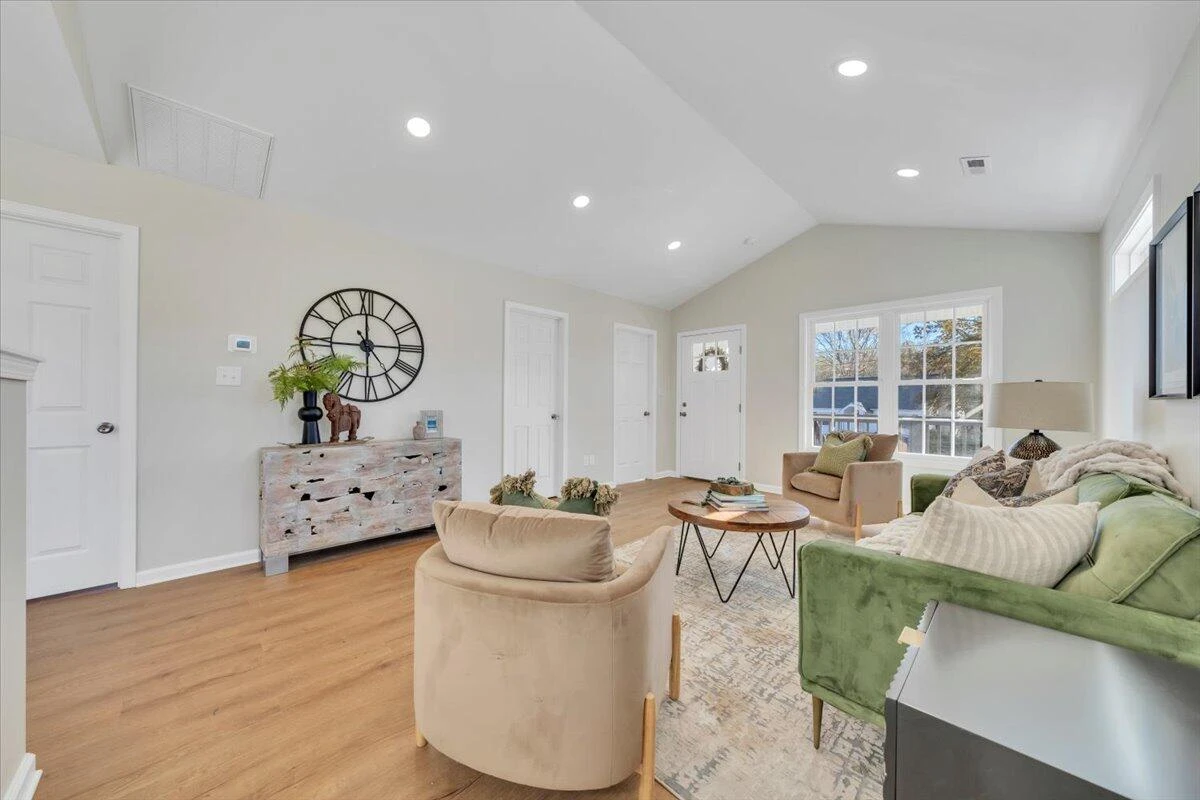 3527 Troutland AVE - Photo 5