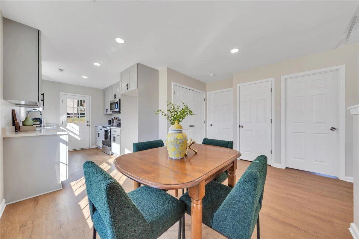 3527 Troutland AVE - Photo 8