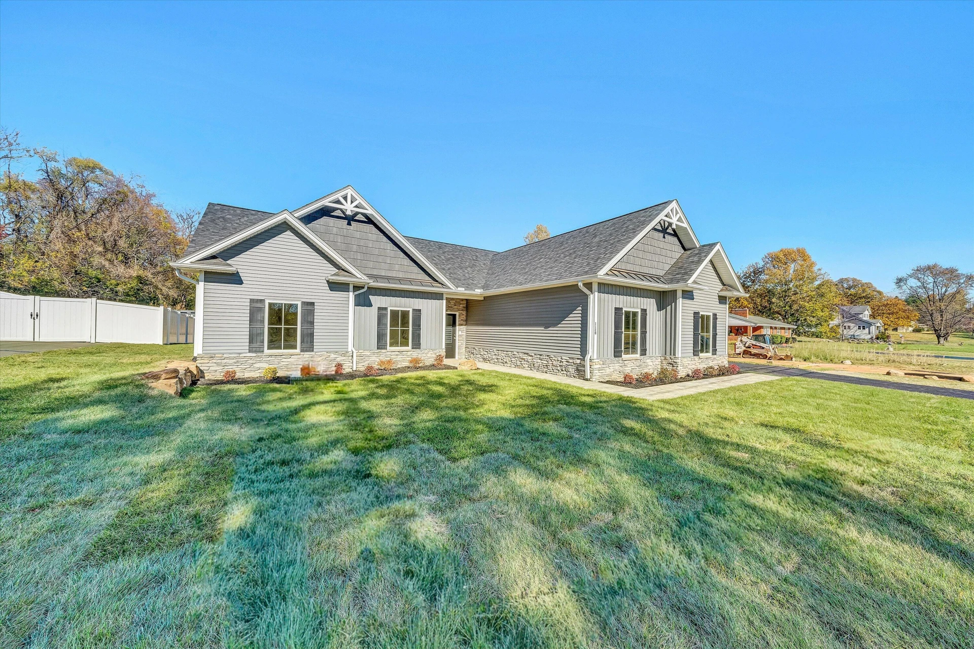 1120 Monterey RD - Photo 2
