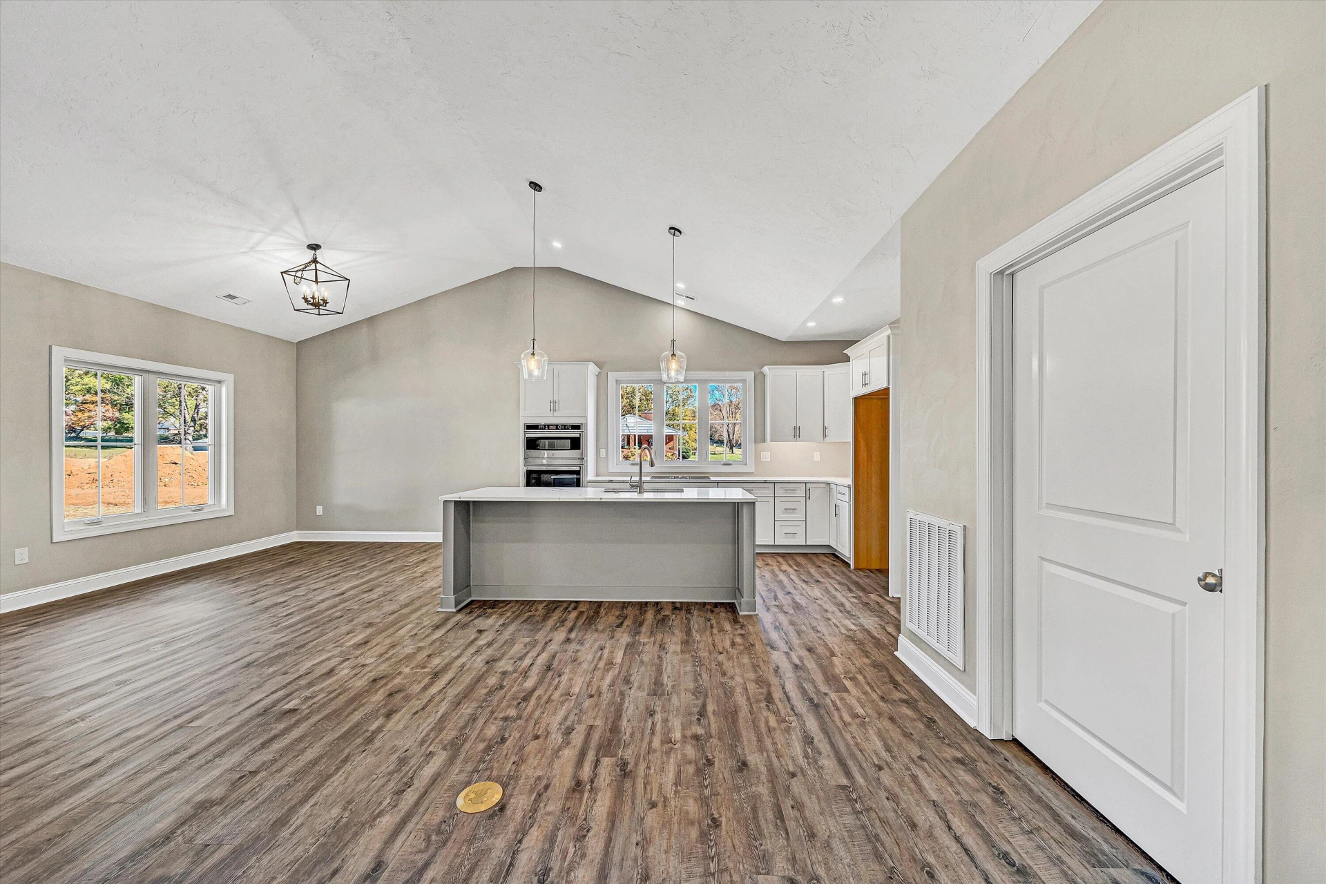 1120 Monterey RD - Photo 4