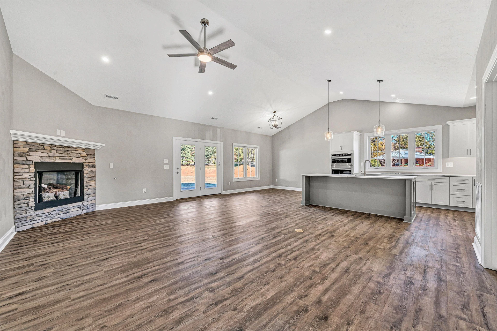 1120 Monterey RD - Photo 5