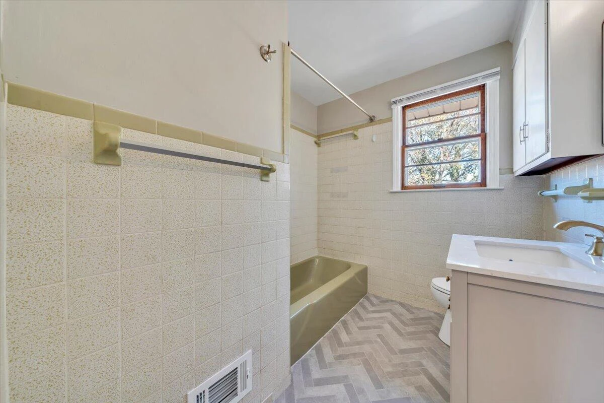 4605 PEACH TREE DR - Photo 18