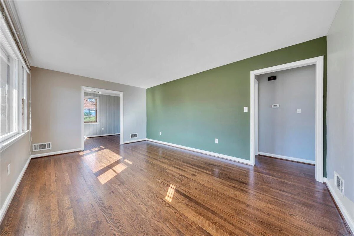 4605 PEACH TREE DR - Photo 2