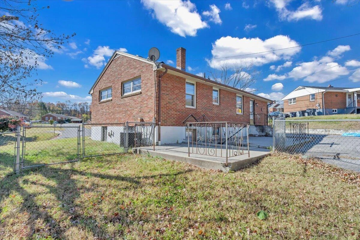 4605 PEACH TREE DR - Photo 29