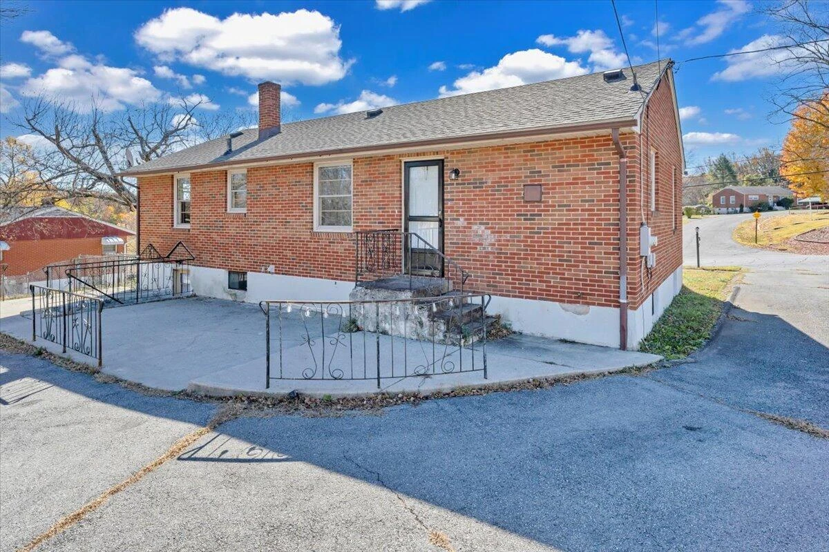 4605 PEACH TREE DR - Photo 32
