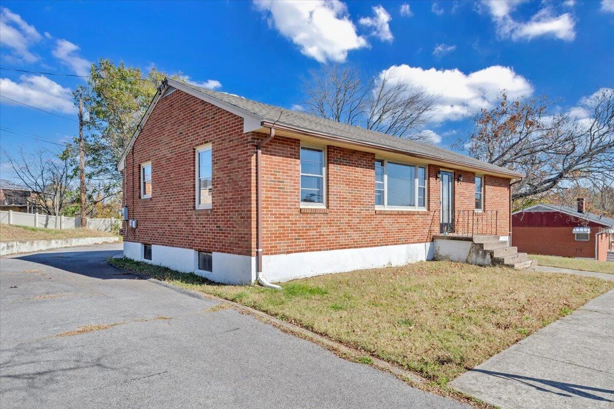 4605 PEACH TREE DR - Photo 35