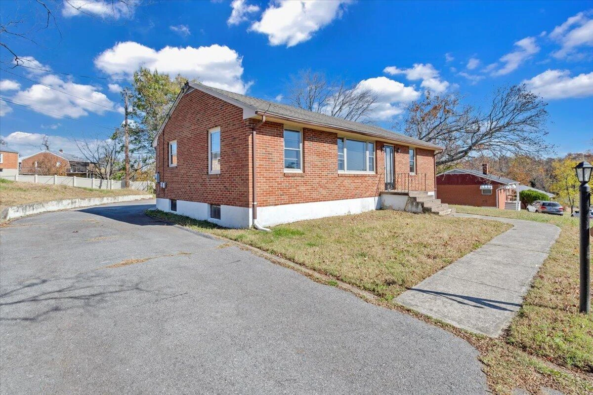 4605 PEACH TREE DR - Photo 36