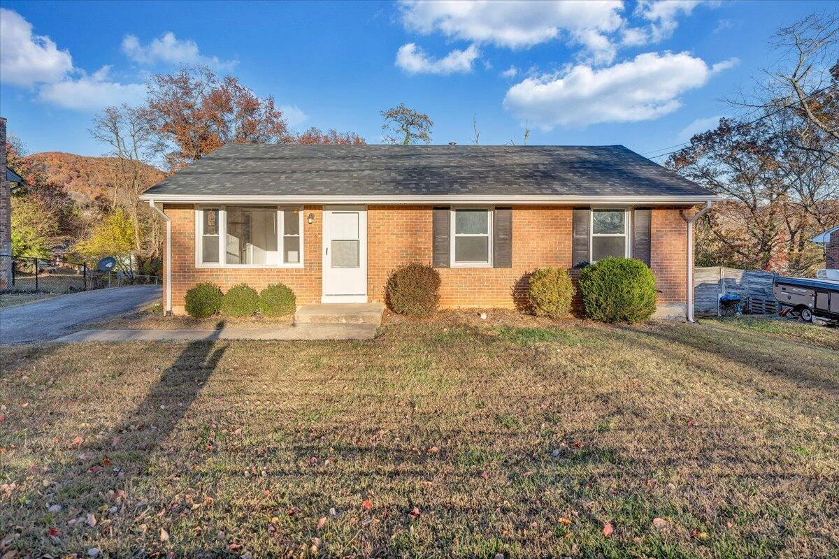 725 Ramada RD - Photo 2