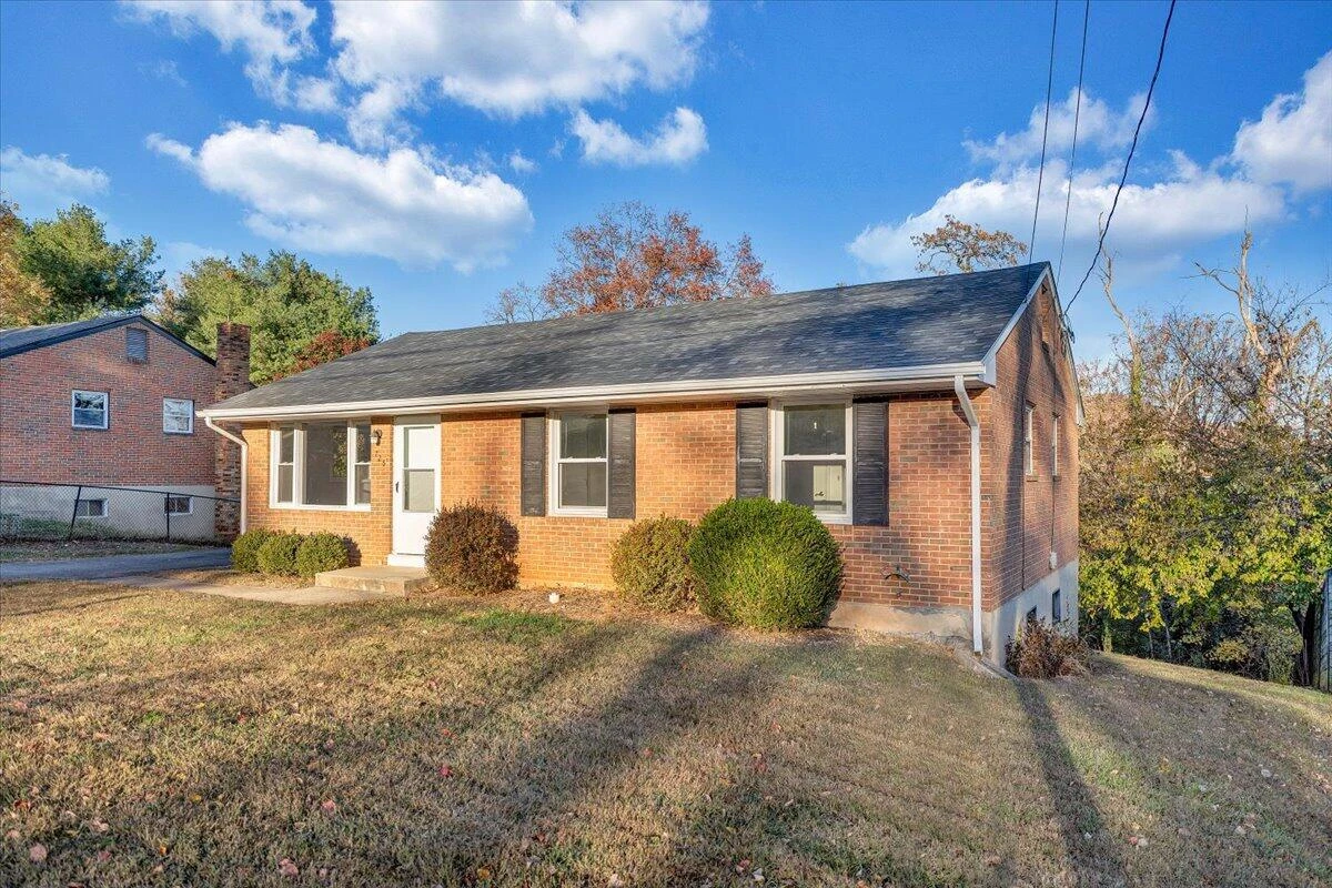 725 Ramada RD - Photo 3