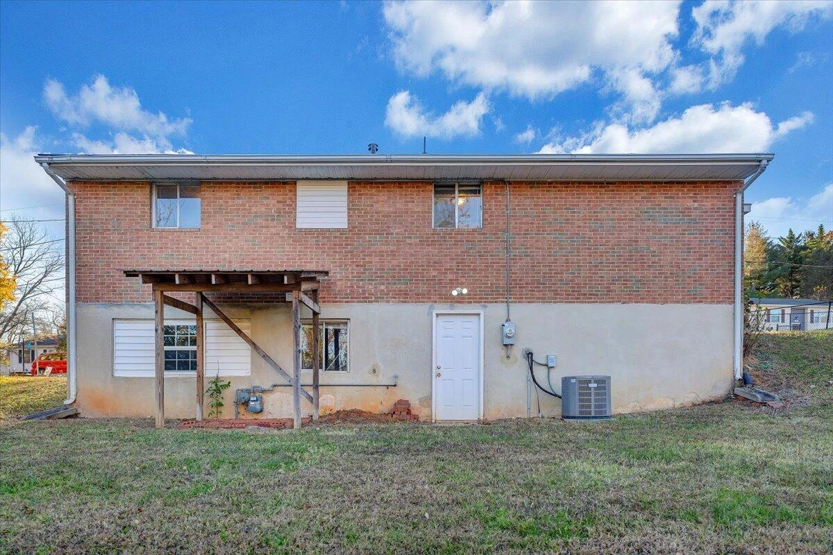 725 Ramada RD - Photo 36
