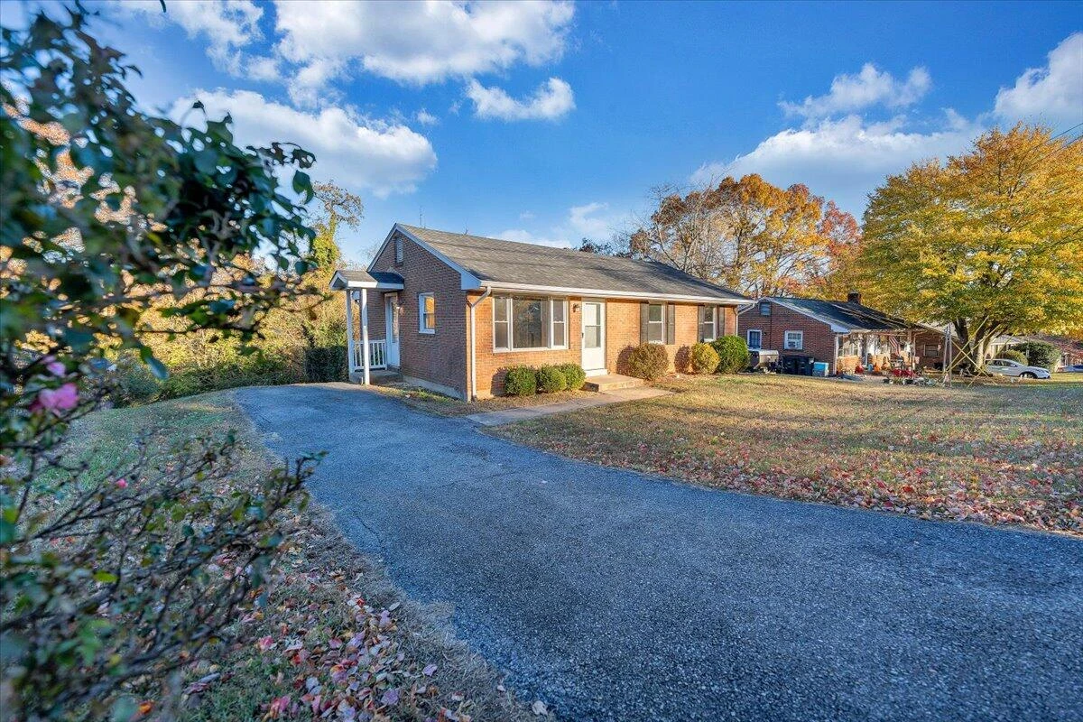 725 Ramada RD - Photo 6
